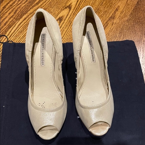 VERA WANG LAVENDER gold wedge peep toe sandals - Picture 2 of 7